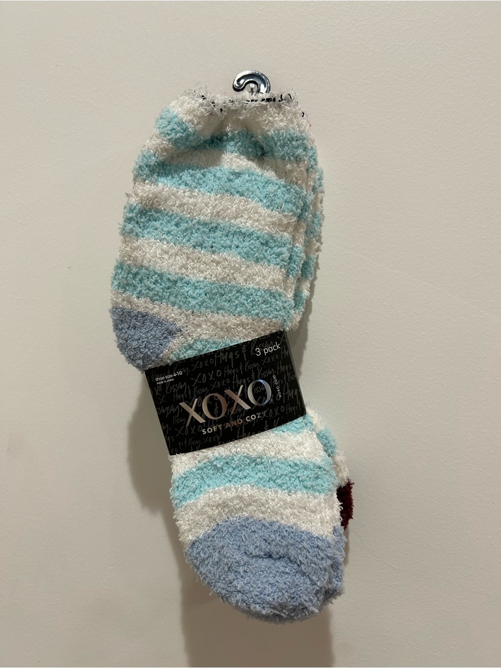 XOXO Men's Fuzzy Stripe Lounge Socks - White & Light Blue